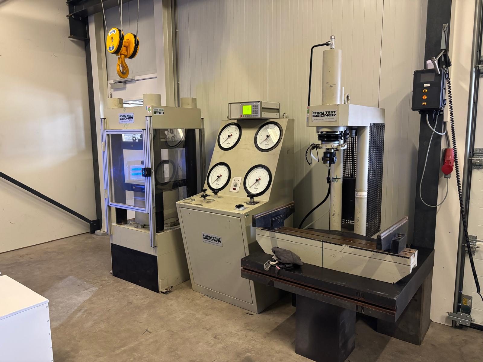 Test and force calibration benches in the MASSLAB force laboratory